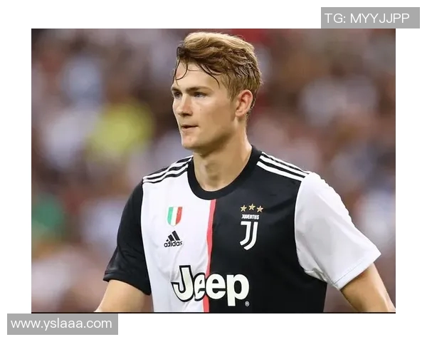 德里赫特获得年度最佳球员奖,被誉为未来之星 德里赫特获得年度最佳球员奖,被誉为未来之星